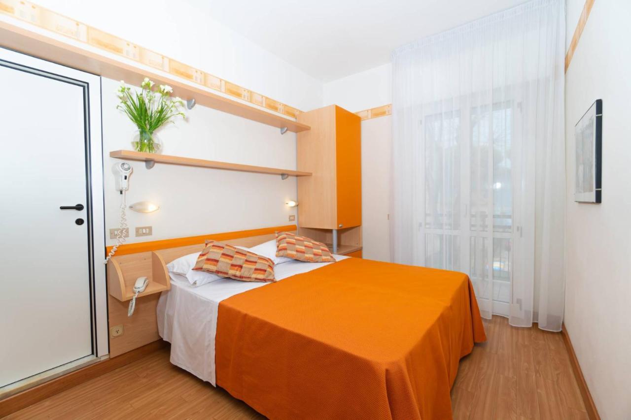 Hotel Sampaoli بيلاريا-إيجيا مارينا المظهر الخارجي الصورة