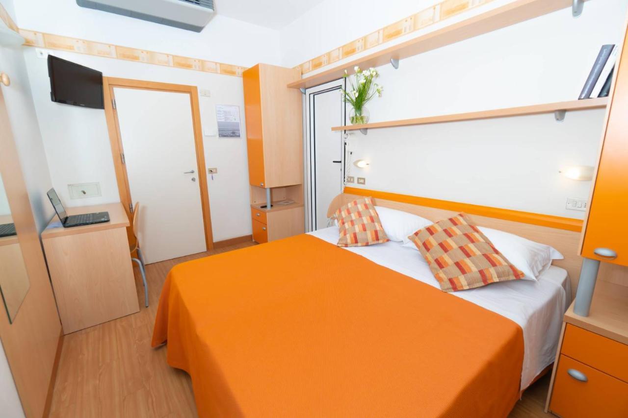 Hotel Sampaoli بيلاريا-إيجيا مارينا المظهر الخارجي الصورة